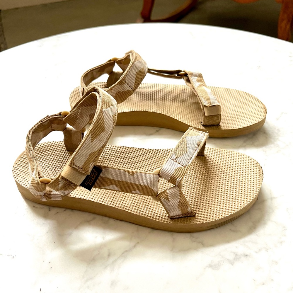 Teva Original Universal Sandal - Beige - Women’s size 8